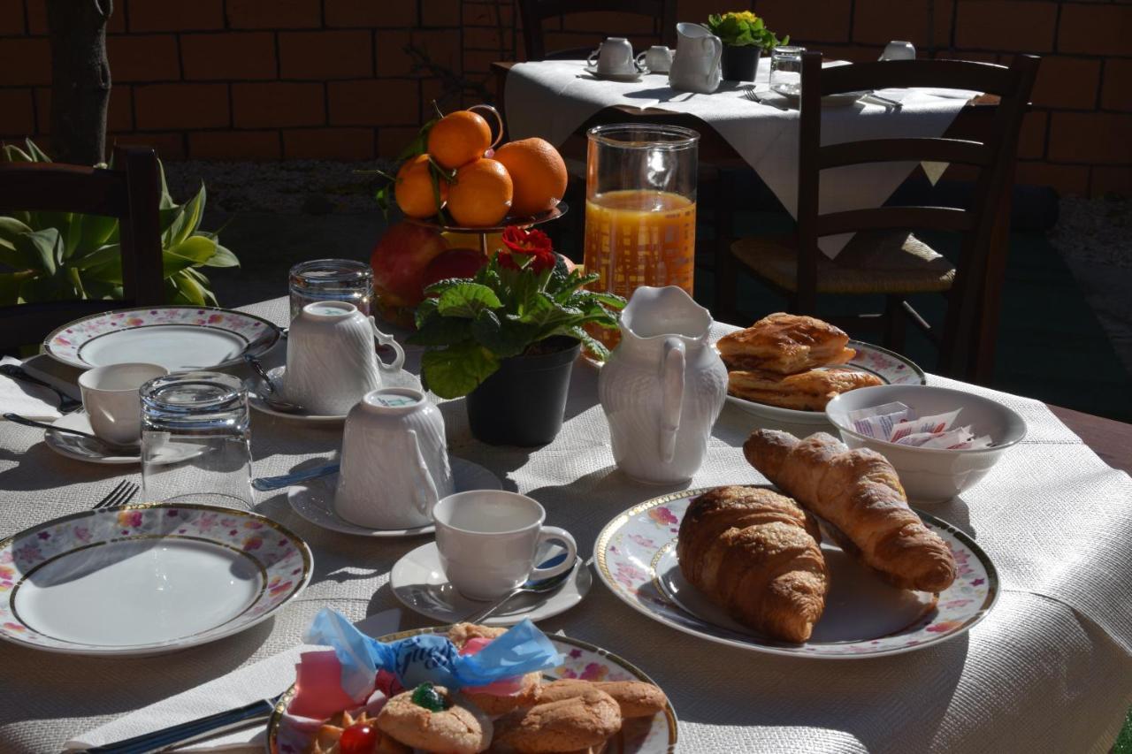 Su Fassoi Cabras Bed and Breakfast Buitenkant foto