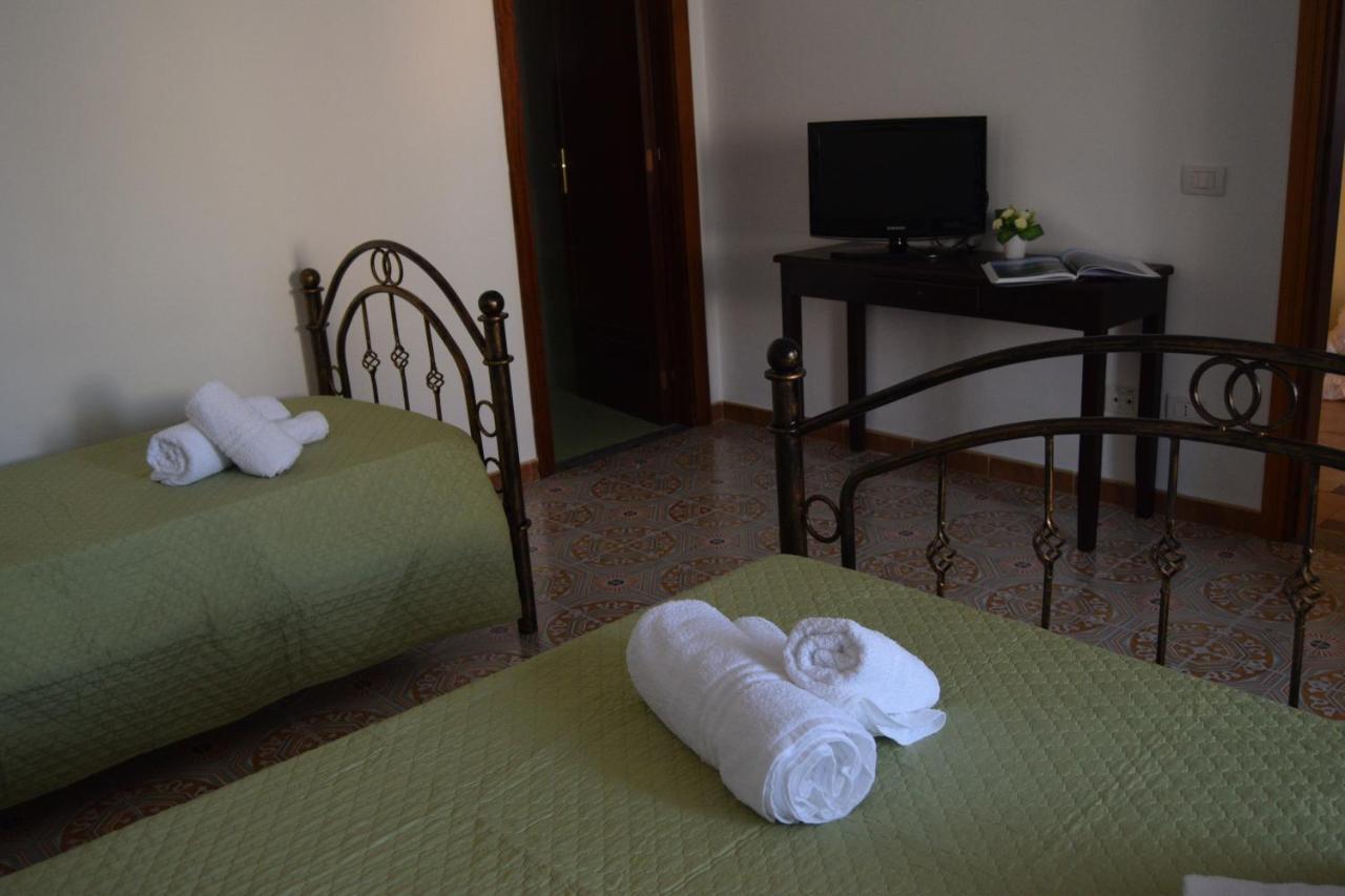 Su Fassoi Cabras Bed and Breakfast Buitenkant foto