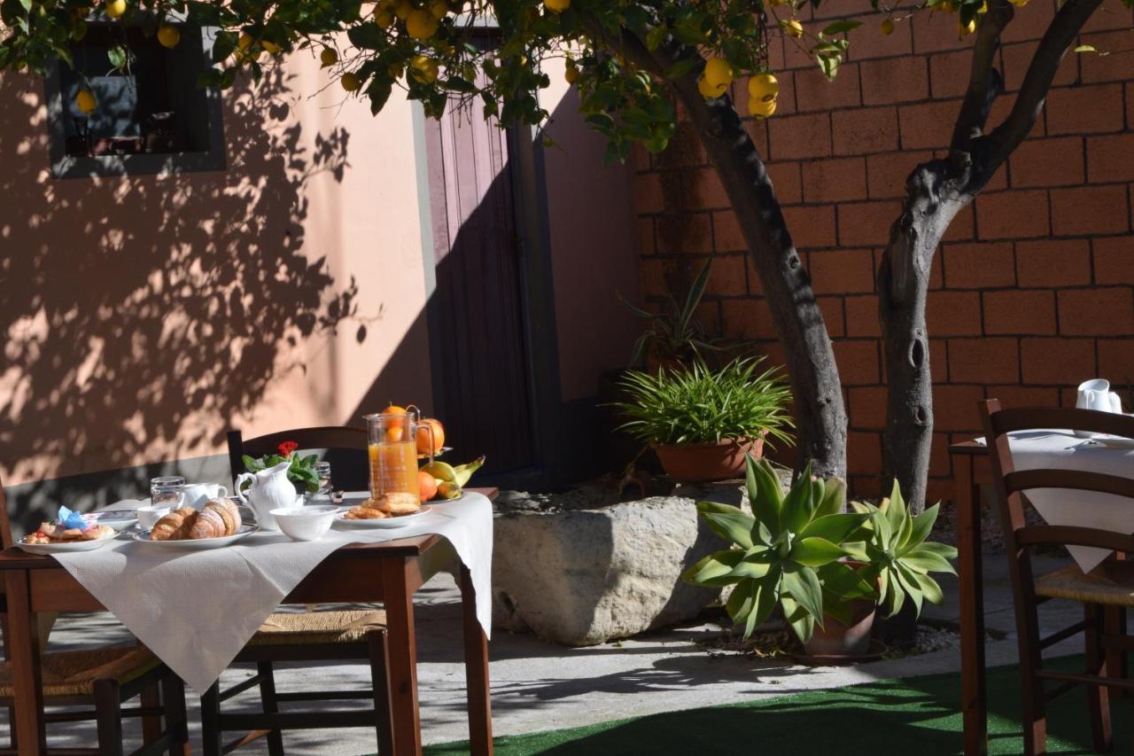 Su Fassoi Cabras Bed and Breakfast Buitenkant foto